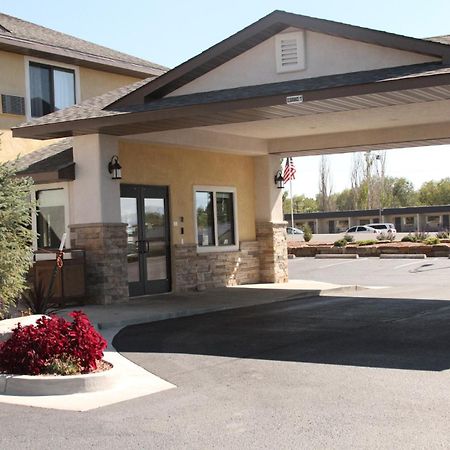 Super 8 By Wyndham Montrose Motel Exterior photo
